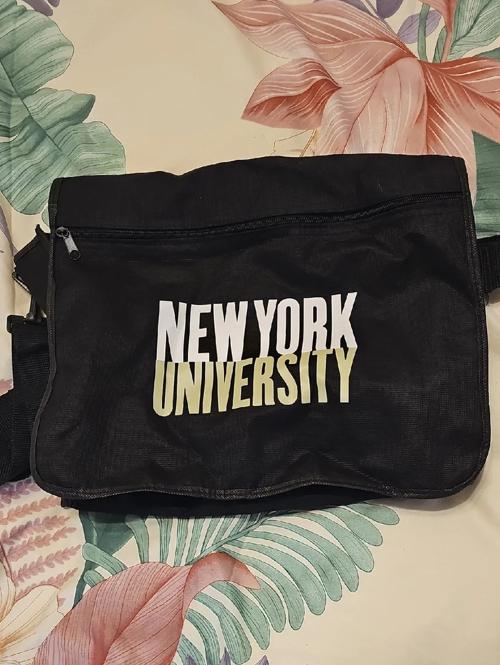 NEW YORK UNIVERSITY Campus Book Or Laptop Bag Messenger Bag